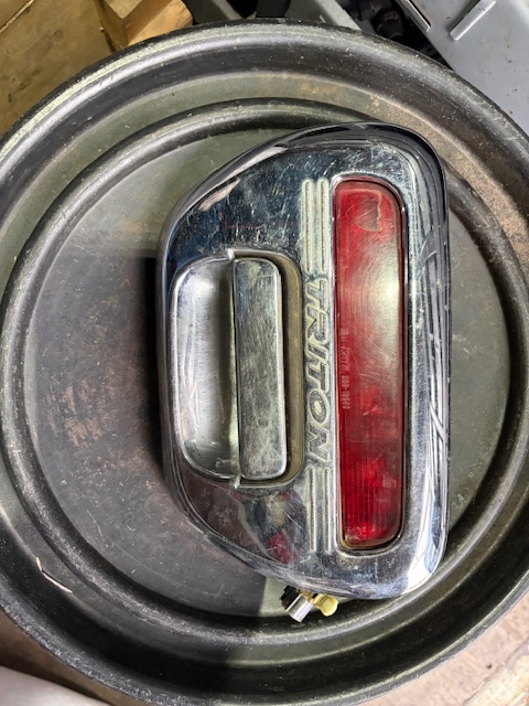 Predám klučku s tretím brzdovím svetlom na L200