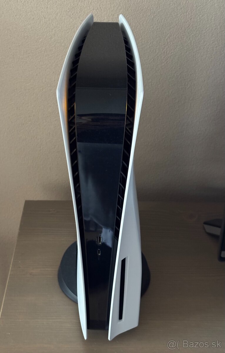 PlayStation 5 – výborný stav + bohaté príslušenstvo a hry