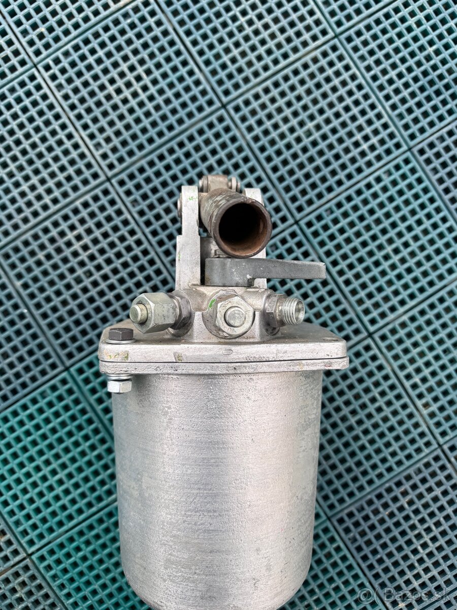 Ručná hydraulická pumpa vyklápacia vlečka