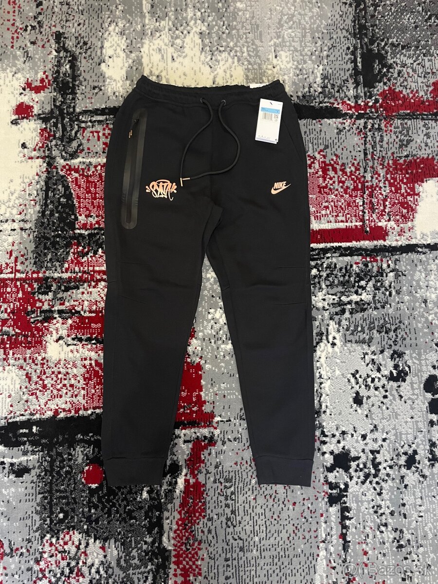 Syna World x Nike tepláky