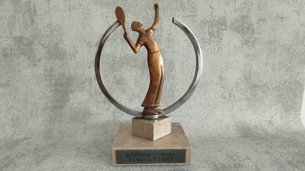 Stará sportovní tenisová cena z roku 1942. Art deco.