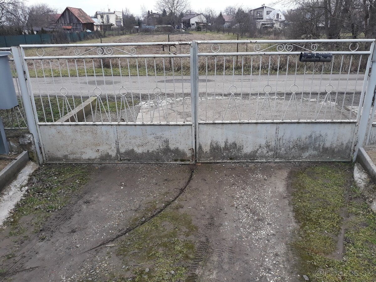 Dvojkridlova brana