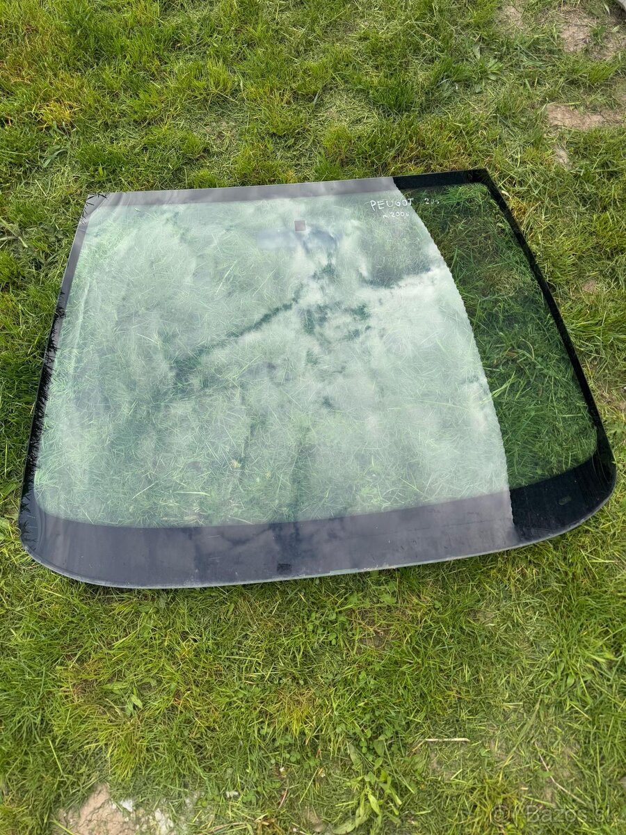 Predné čelné okno Peugeot 206