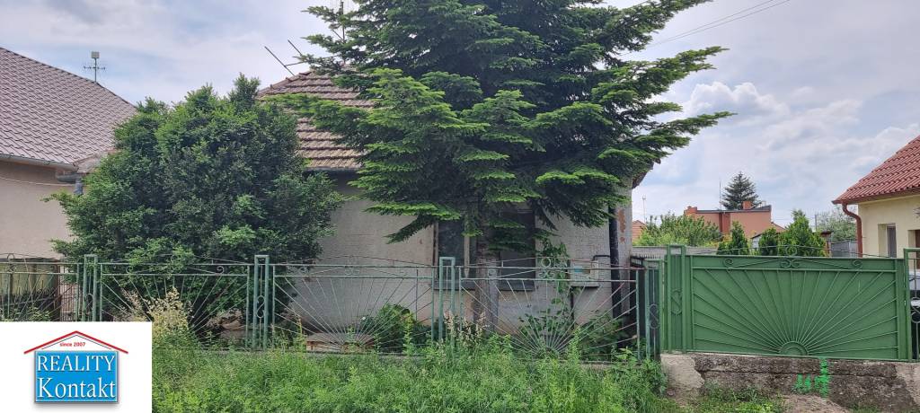 Rezervované- Na predaj starší 3 izbový rodinný dom v obci Bá