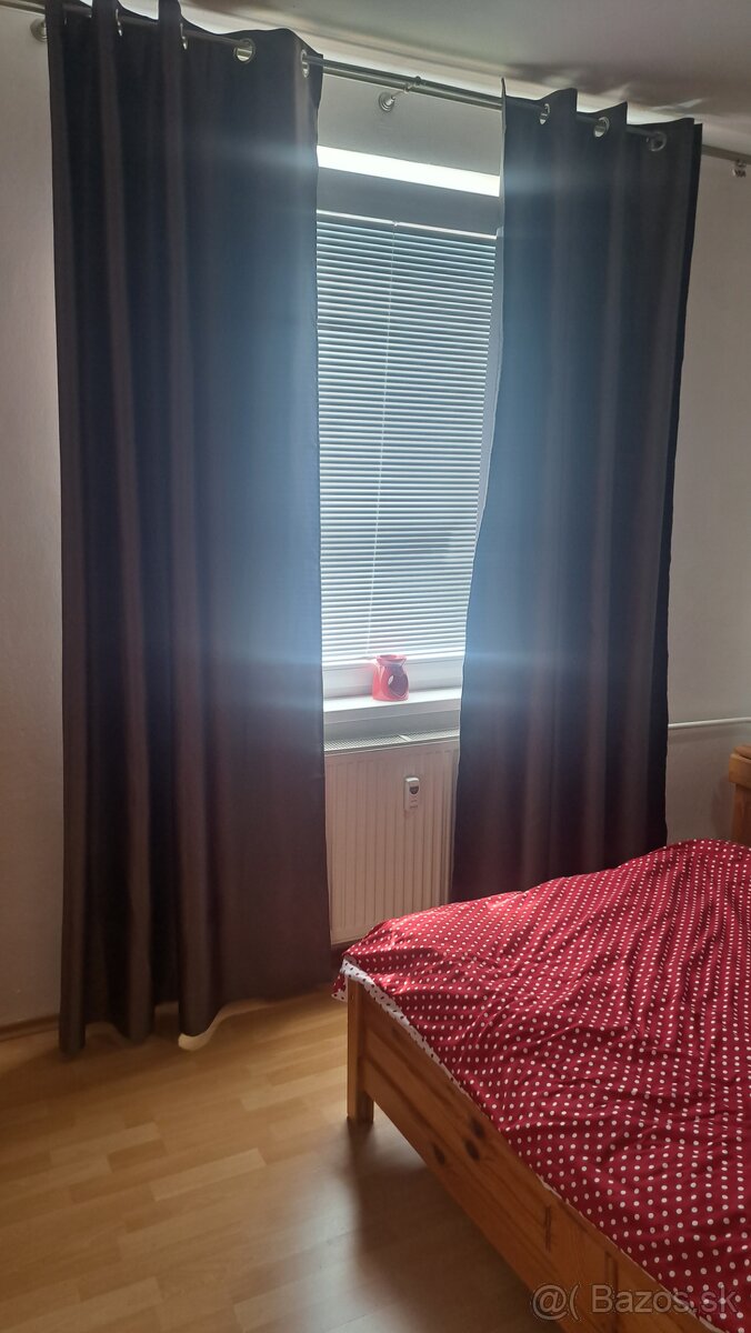 Garniža zo závesmi