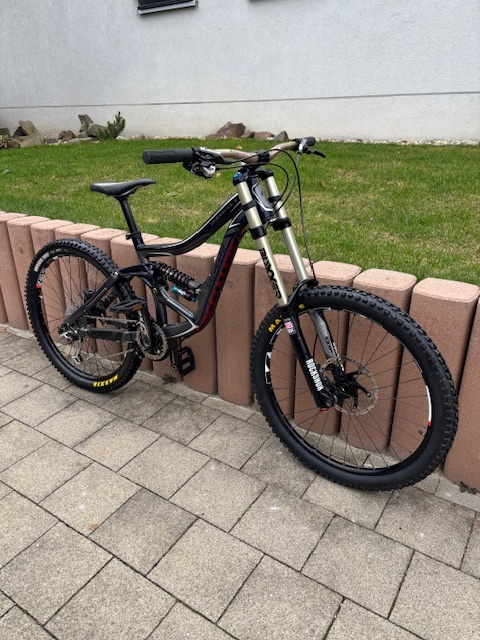 Predám zjazdový bicykel Specialized Big Hit FSR 3