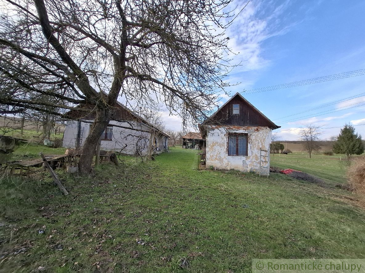CENA v RK ..Pokojná vidiecka usadlosť s vinicou a 4,3 ha p