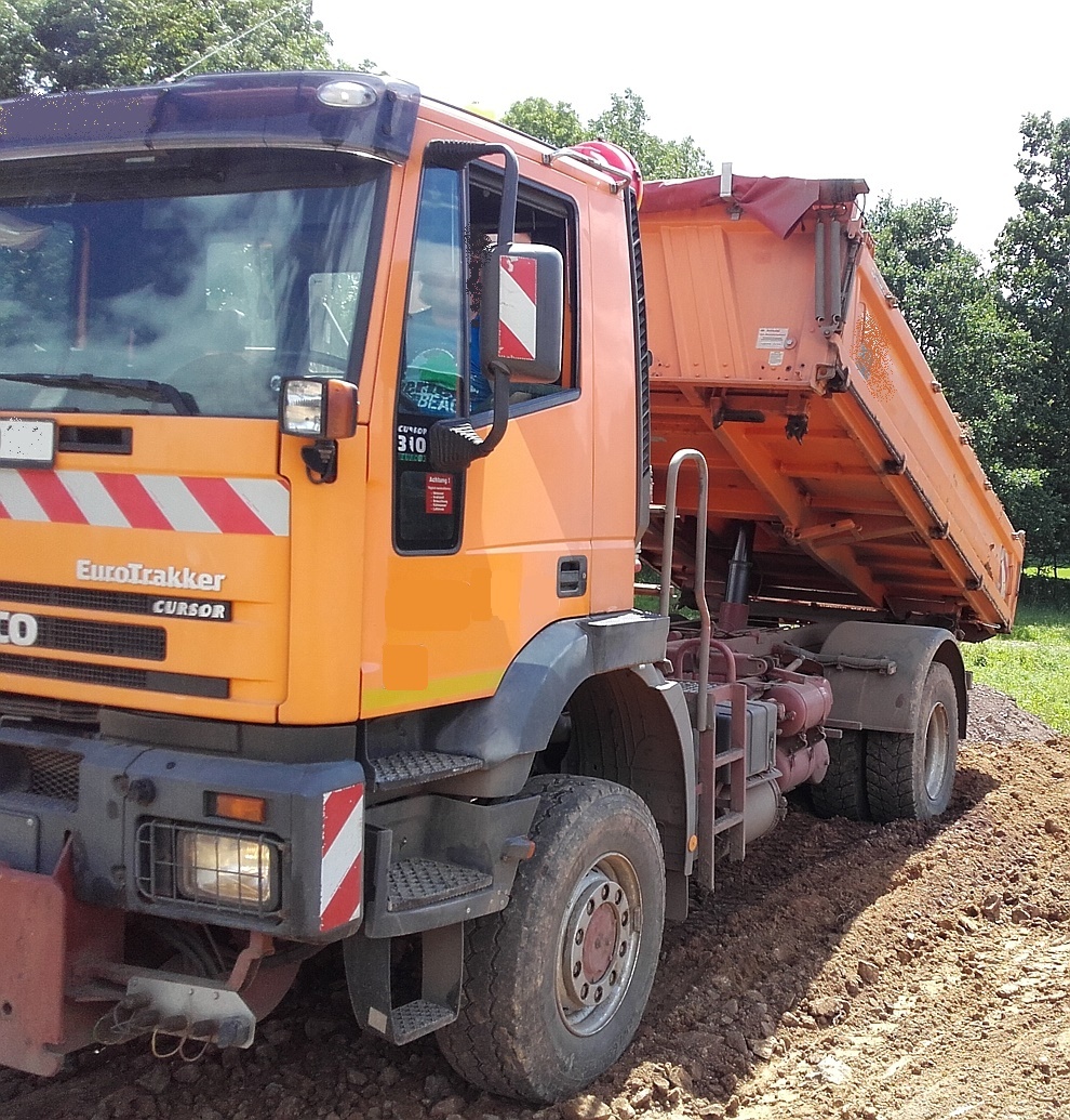 4x4 Iveco 21.5t sklápěč+ sypač radlice komunál zima
