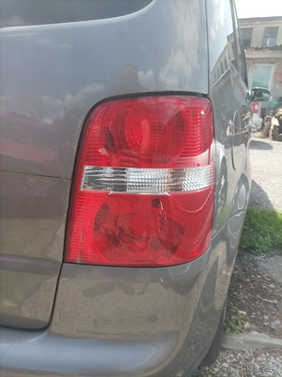 Zadné svetlá Touran