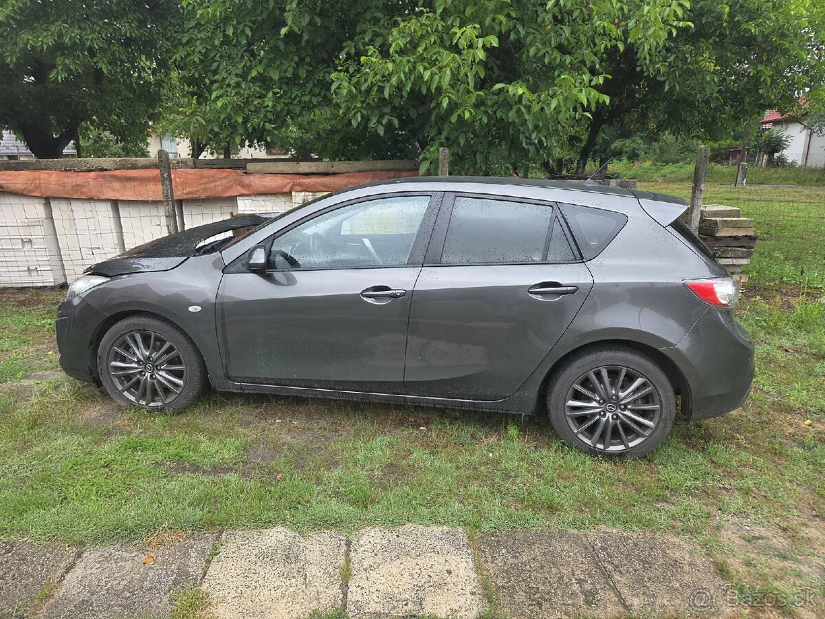 Mazda 3 na opravu