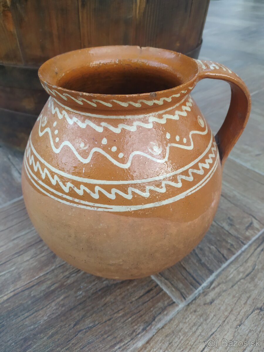 Hlinený džbán