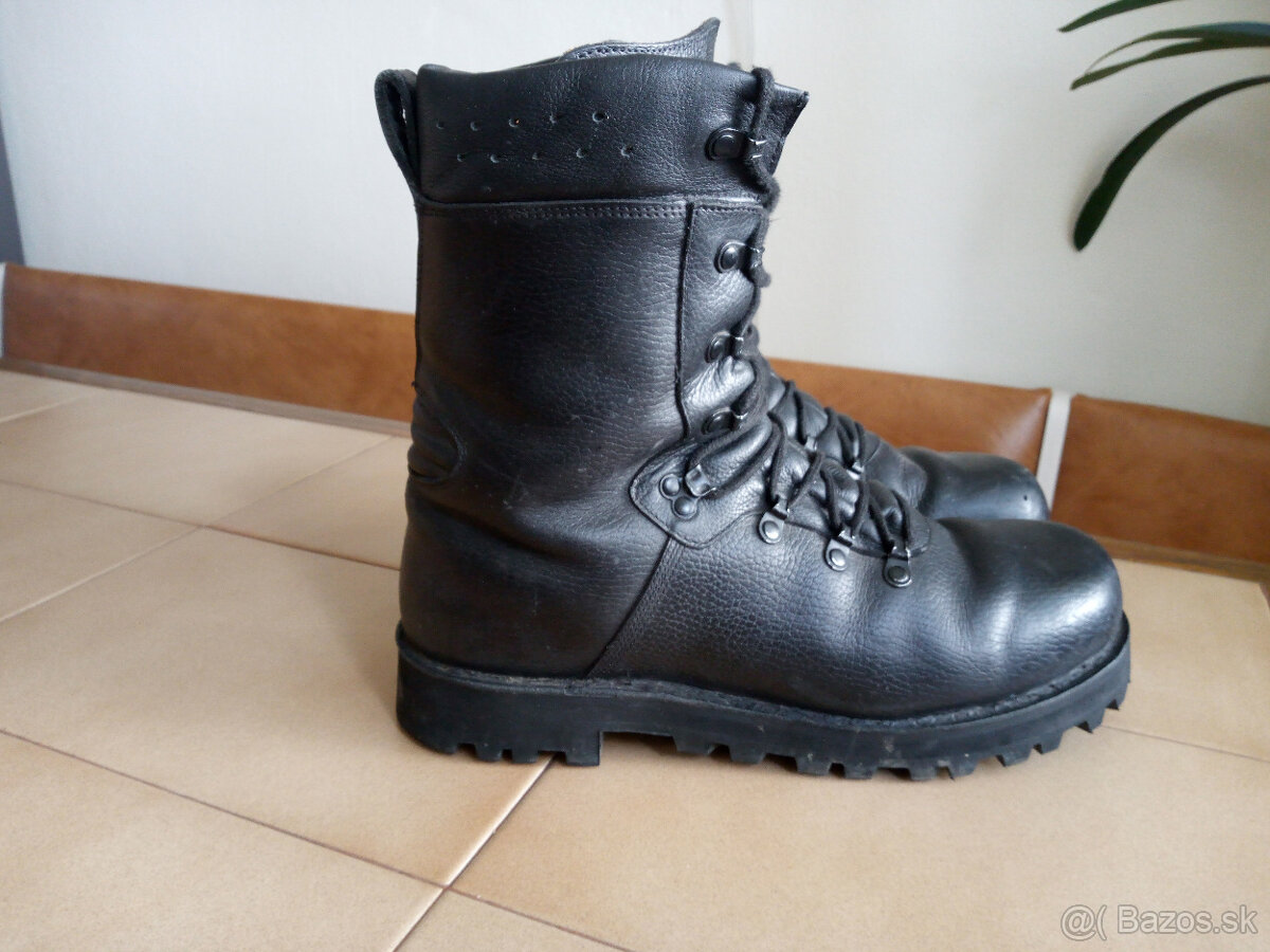 Panska vojenska kozena obuv Nemeckej armady.
