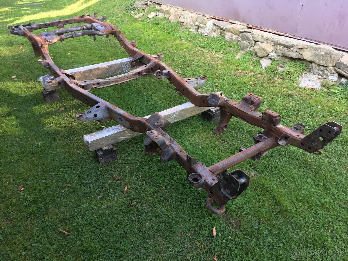 Hyundai galloper šasi pajero 1