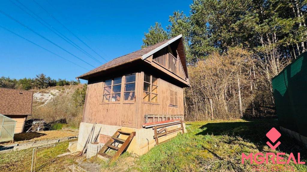Na predaj záhradná chatka so záhradkou 244 m2 Malé Uherce -