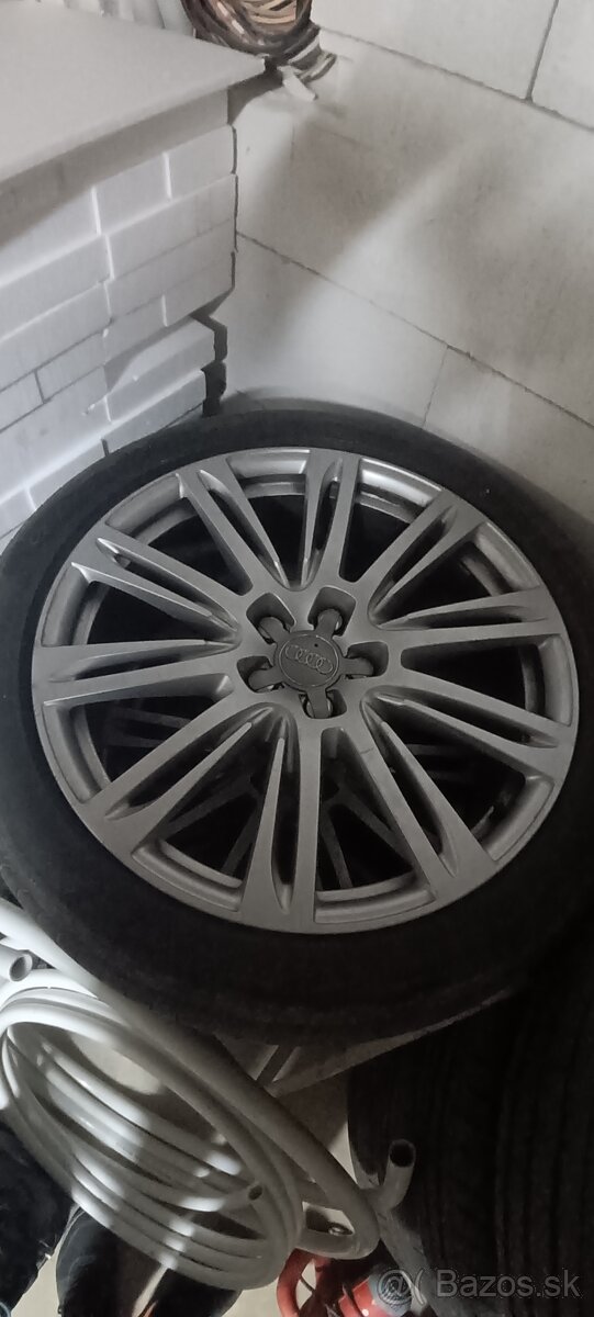 Predám originál audi a8 elektróny