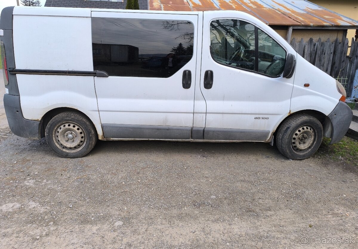 RENAULT trafic