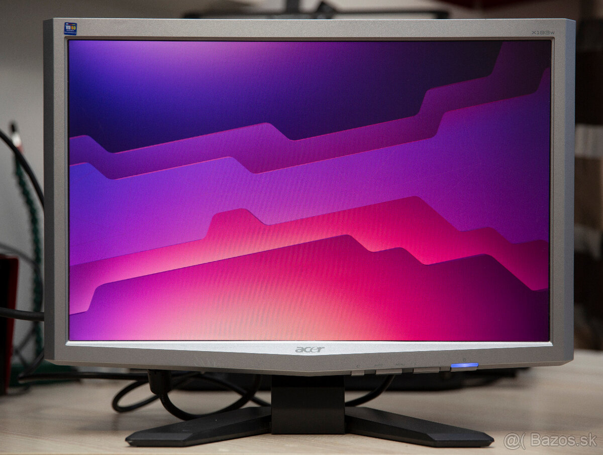 LCD Monitory