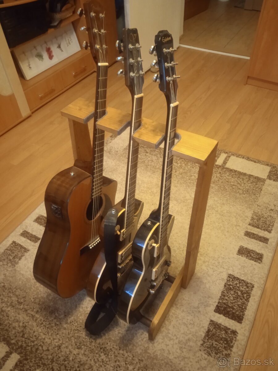 Stojan na tri gitary