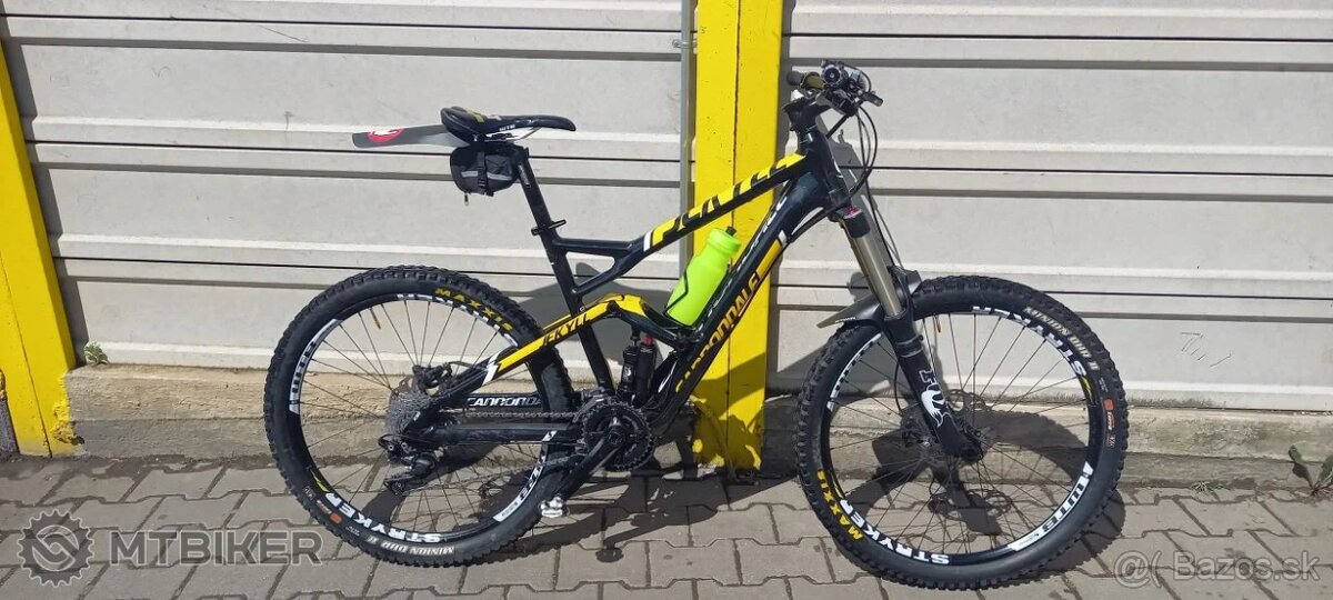 Celoodpružený Cannondale Jekyll