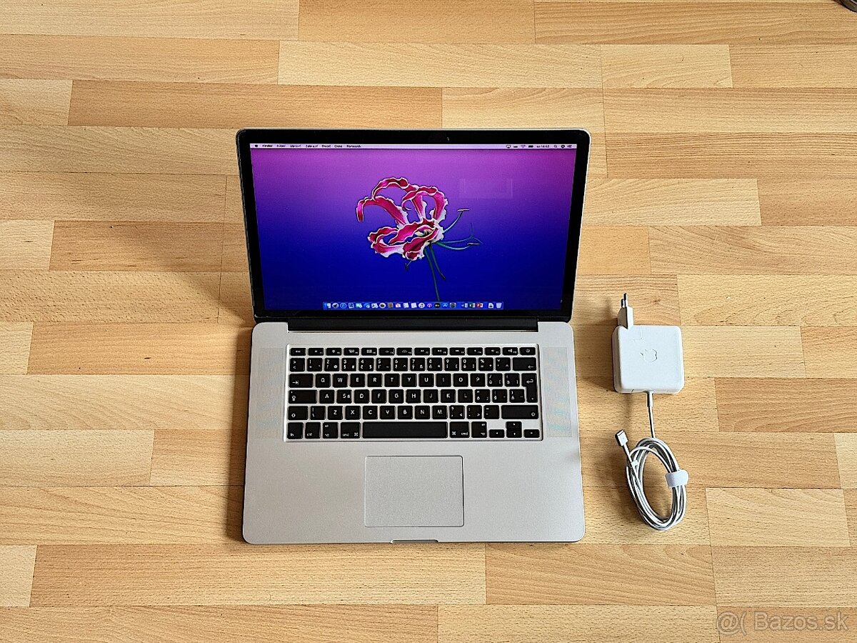 MacBook Pro 15" i7-2,3GHz/8GB/256GB, NOVÁ BATÉRIA, TOP STAV