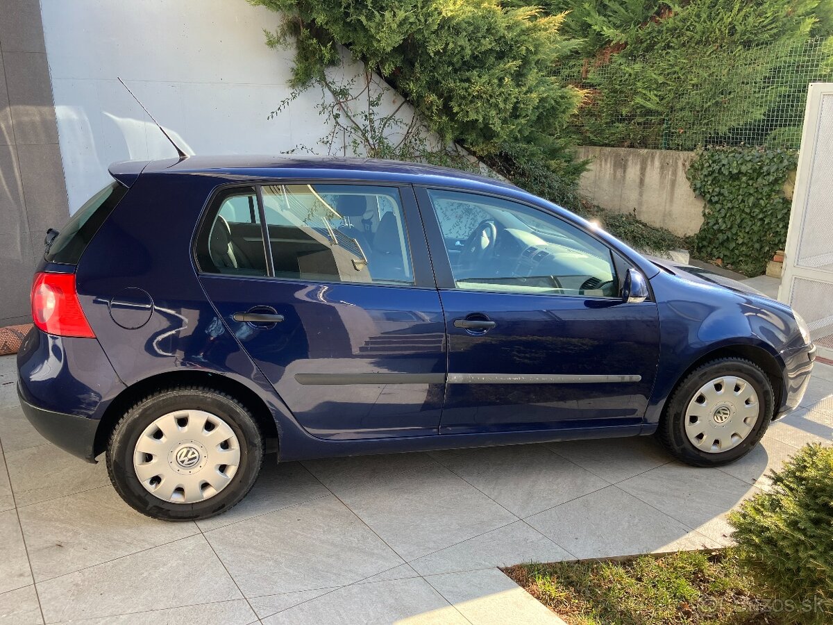 VW Golf, 4x4, 110 kW, benzín, 2006, modrá metalíza