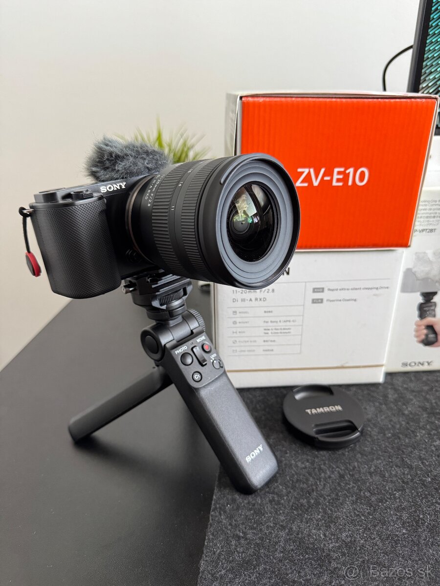 Sony ZV-E10 + Tamron 11-20 + Sony grip