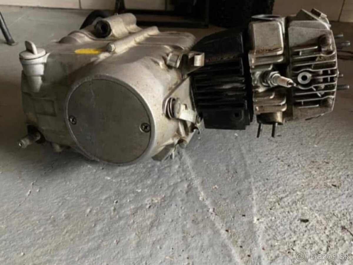 Motor pitbike 125