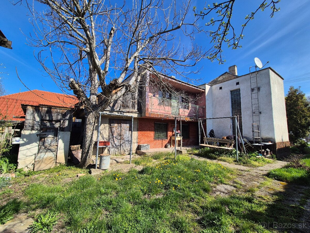 Na predaj rodinný dom_Demandice_1767m2 záhrada