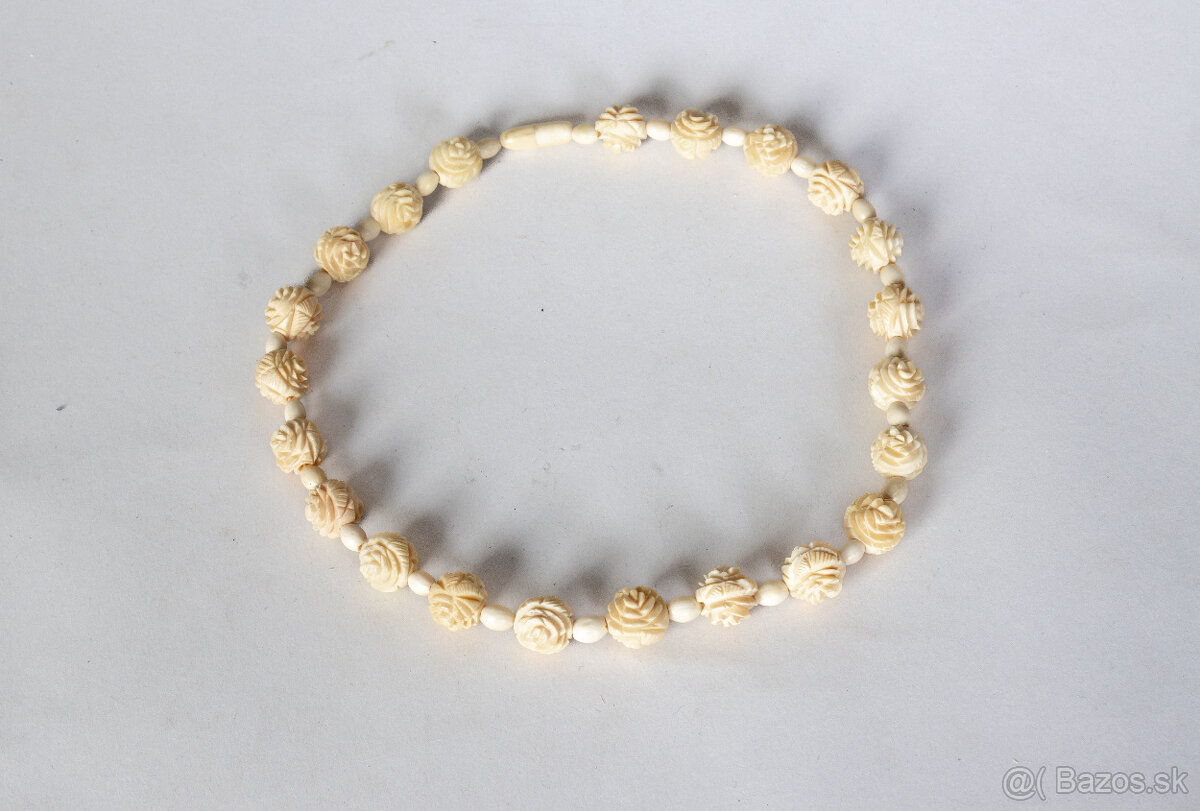 Starožitný náhrdelník zo slonoviny