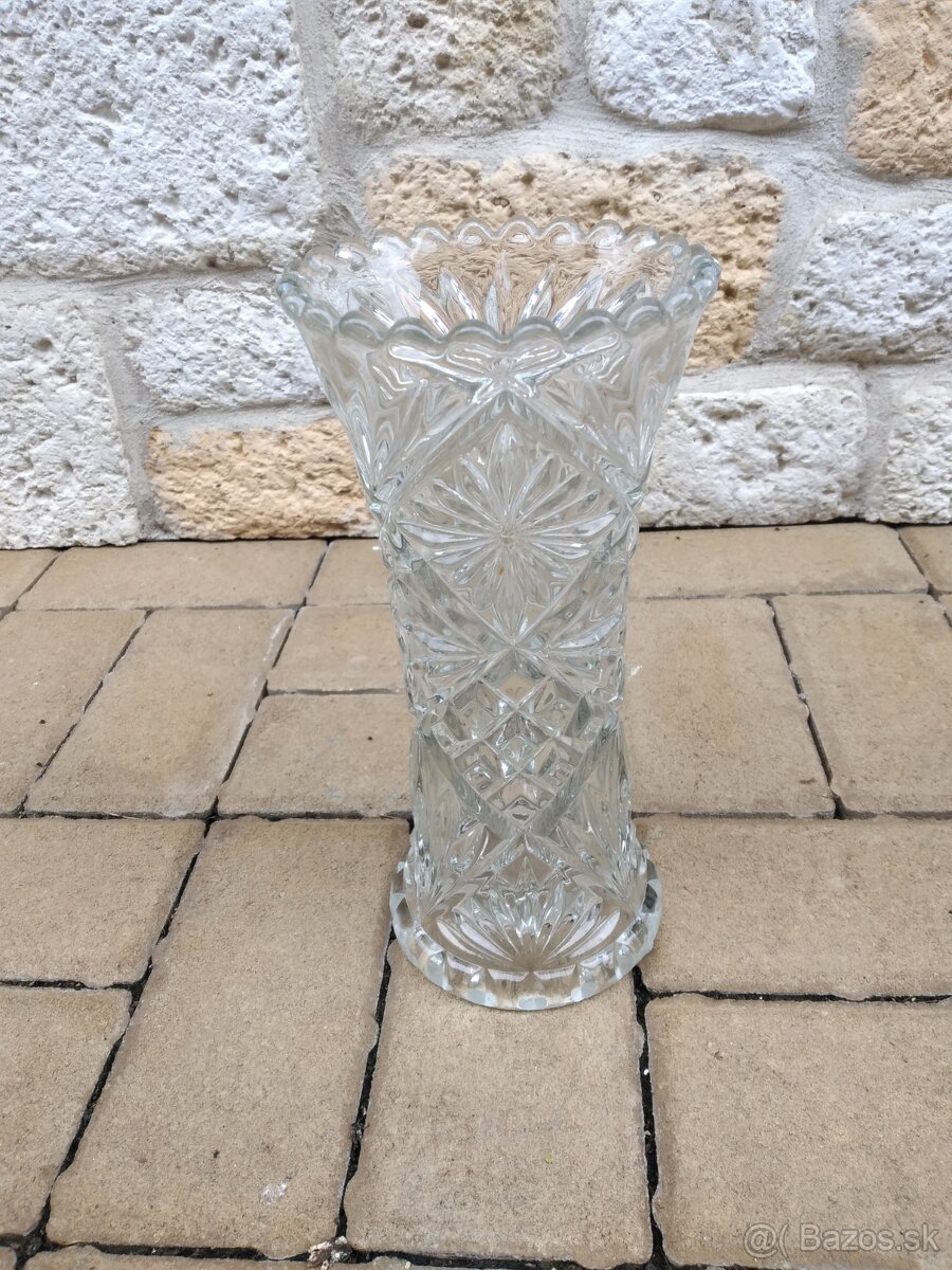 Predam krištáľovu vazu