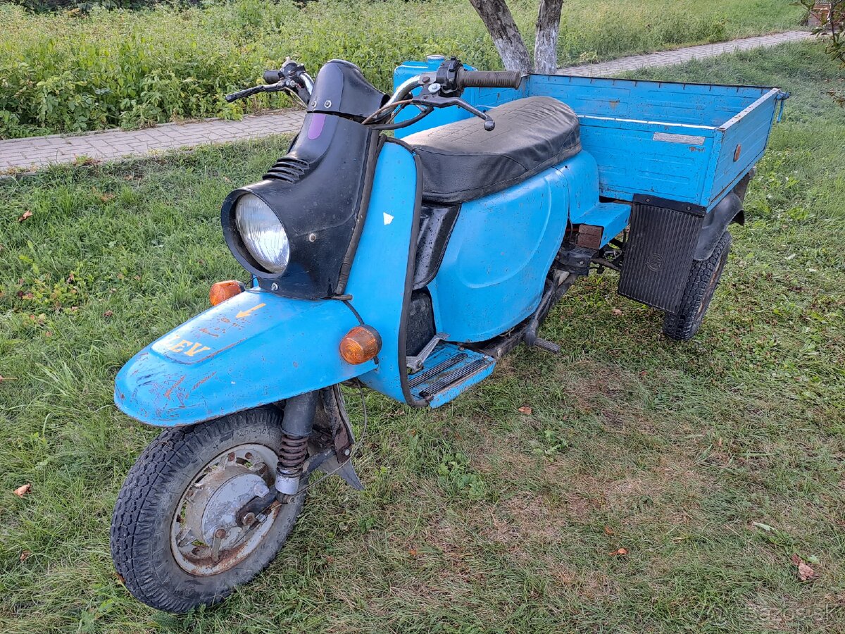 Trojkolesový motocykel s korbou