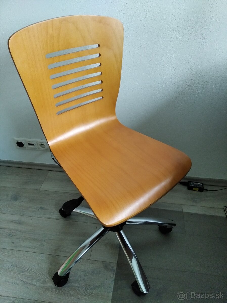 Študentská stolička