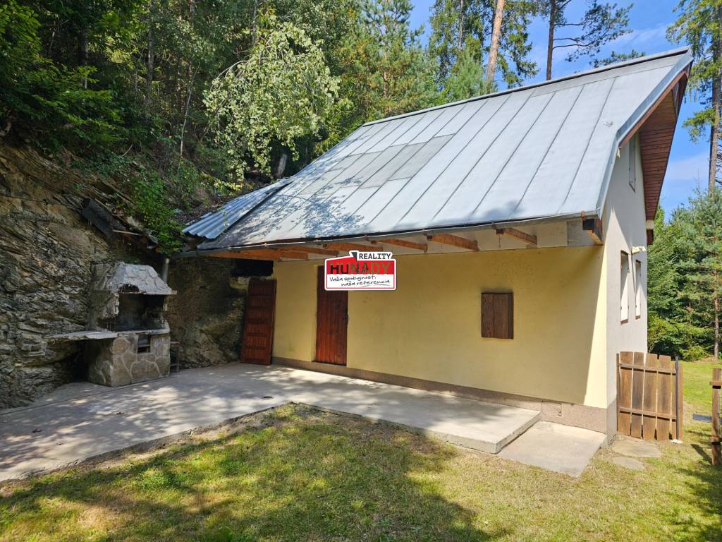 ( 110 m2) CHATA NA KOŠIARNOM BRIEŽKU NA SEBERALIZÁCIU