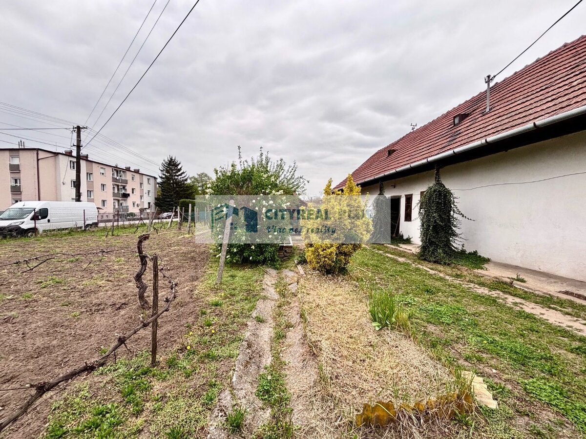 Ponúkame Vám na predaj pozemok v Hurbanove