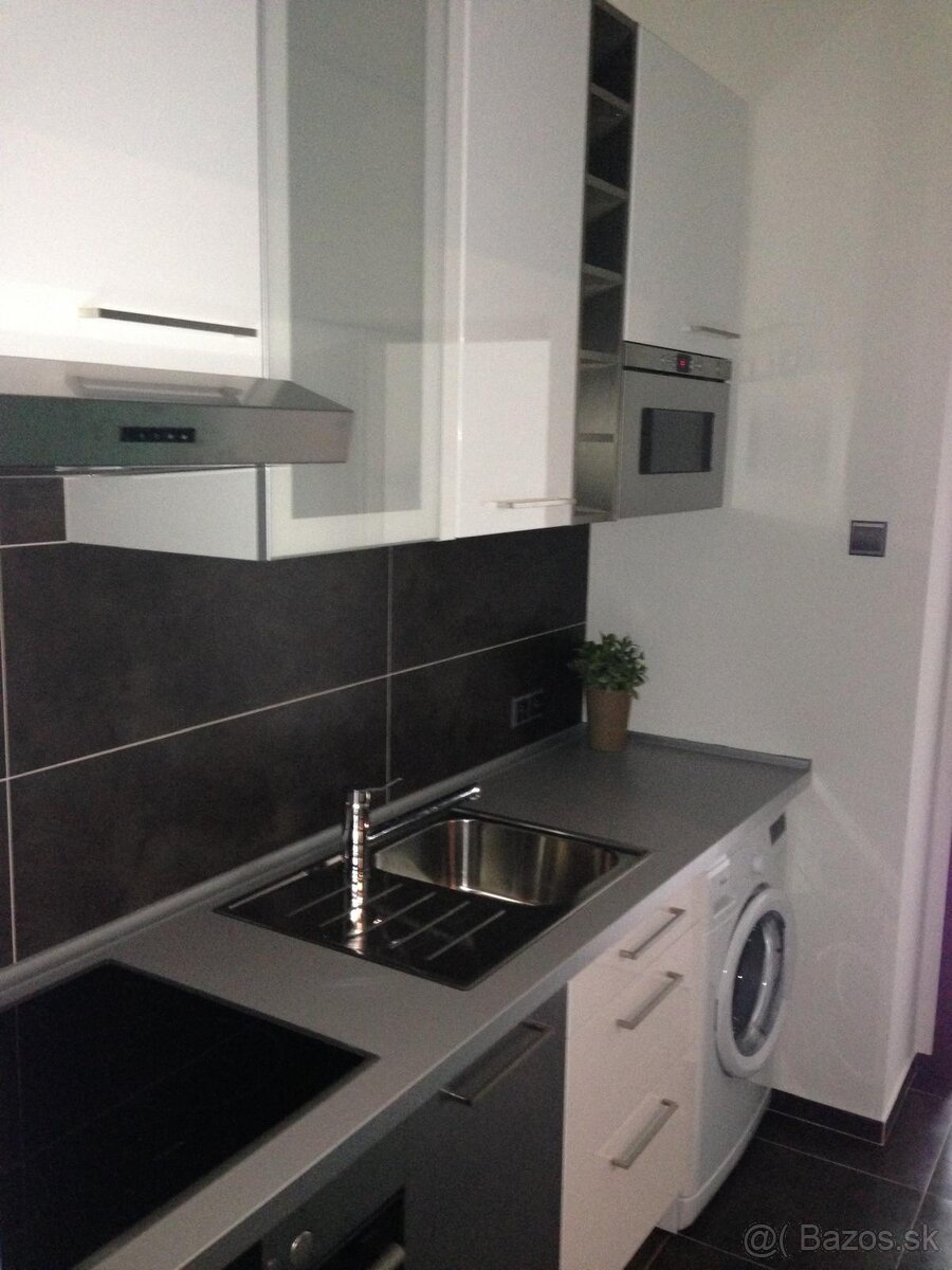 1izbl. LAZARETSKÁ UL.(centrum) za 600 €/mes.vrátane energií