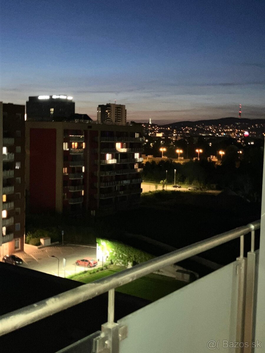Prenajmeme veľký 1-izbový byt na Bosákovej ulici