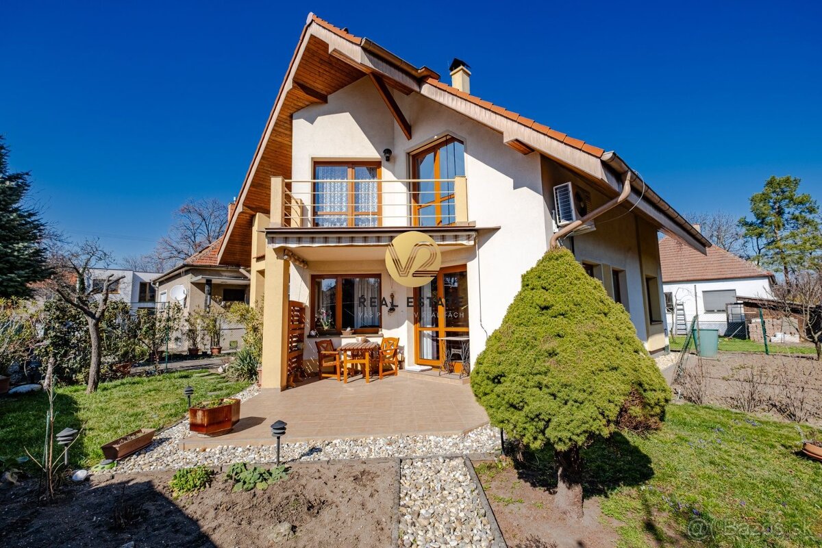 Na PREDAJ 4i rodinný dom s garážou 132 m2 v centre Nitry - K