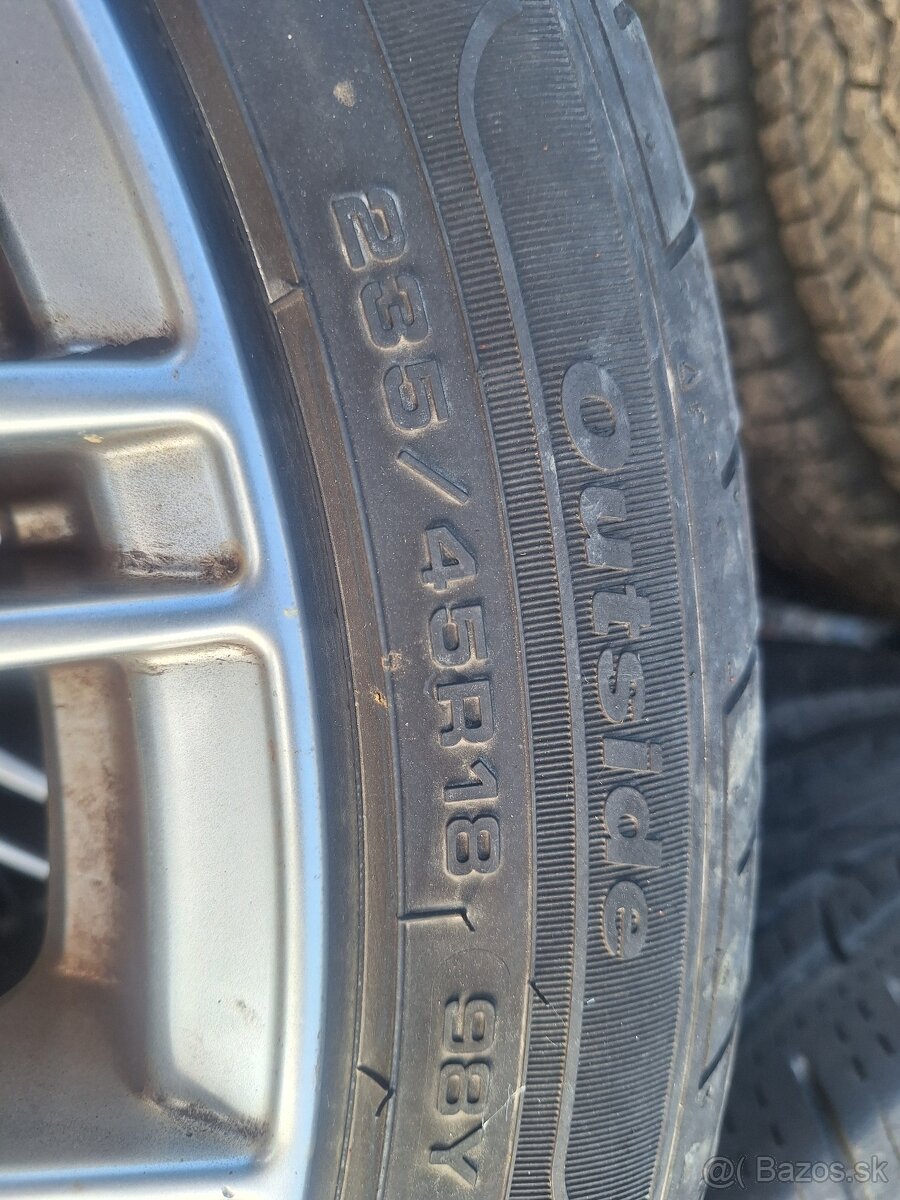 235/45R18 Ford