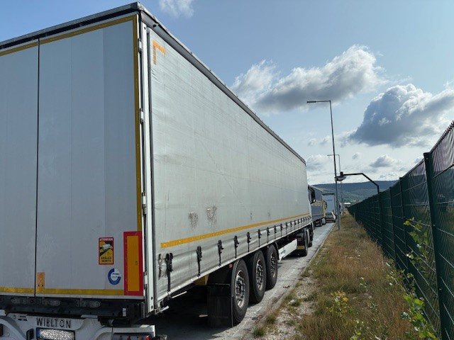 Plachtový náves WIELTON NS-3K, r.v. 2023 štandard