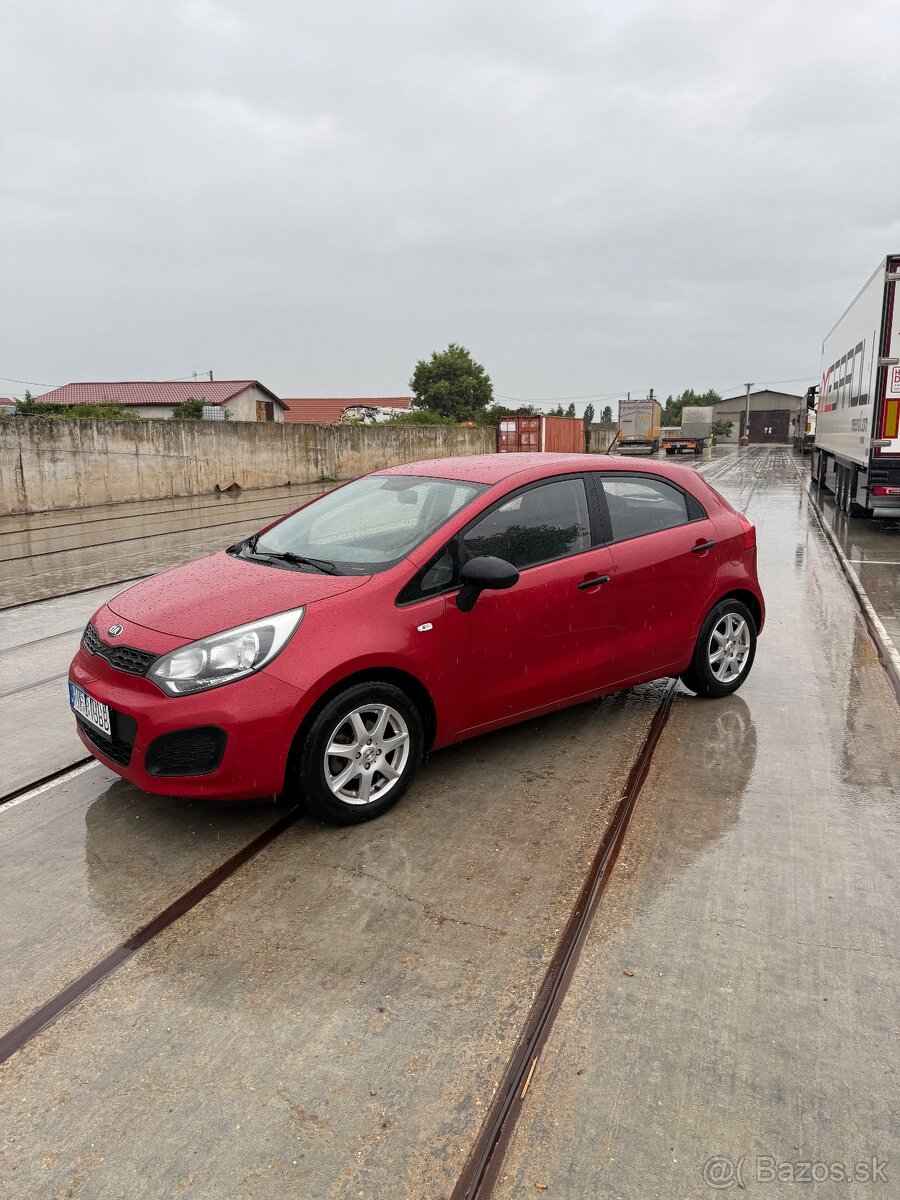 Predam KIA Rio 1.25 benzín