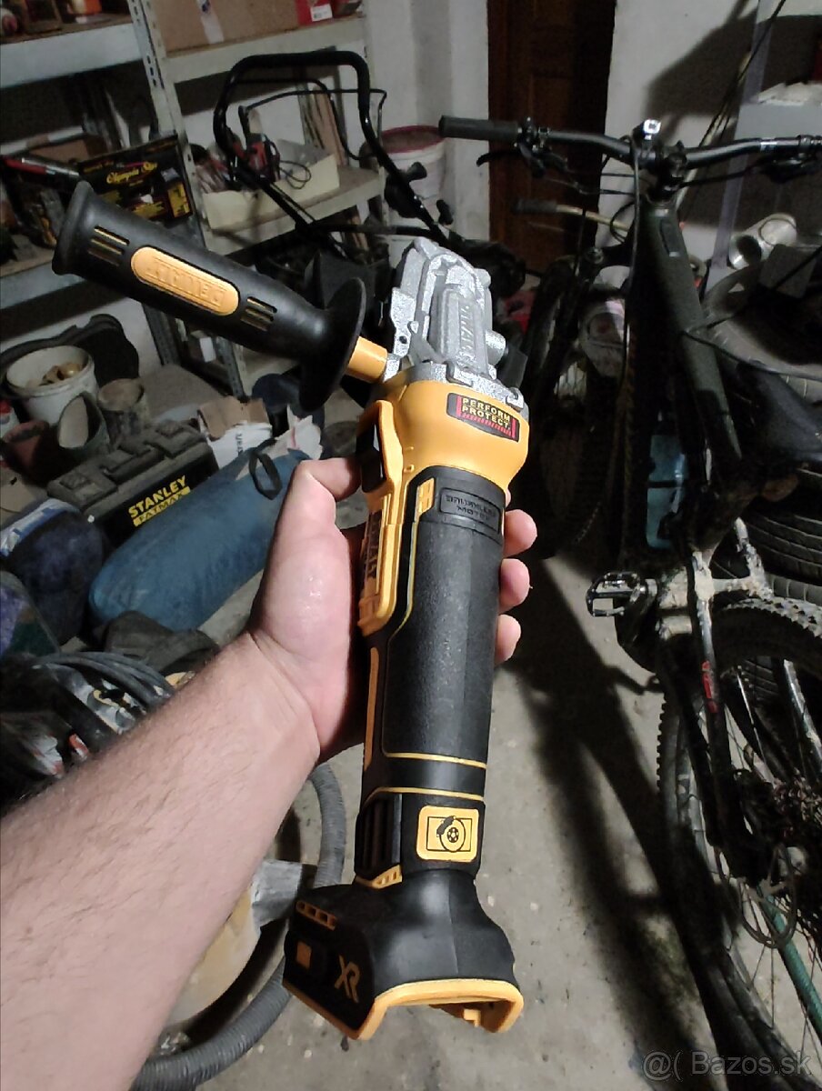 Dewalt uhlova bruska
