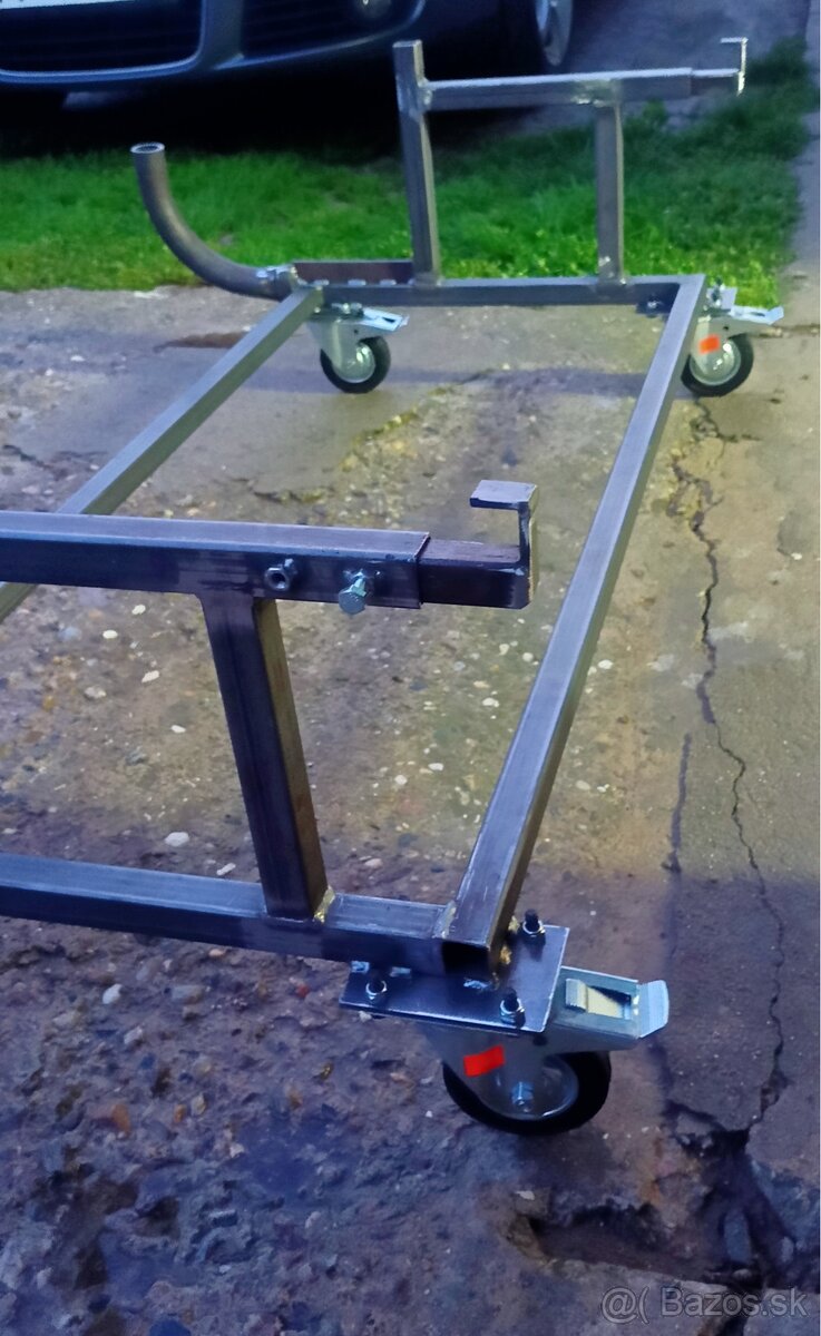 Stabilný stojan – kolíska na prívesný vozík