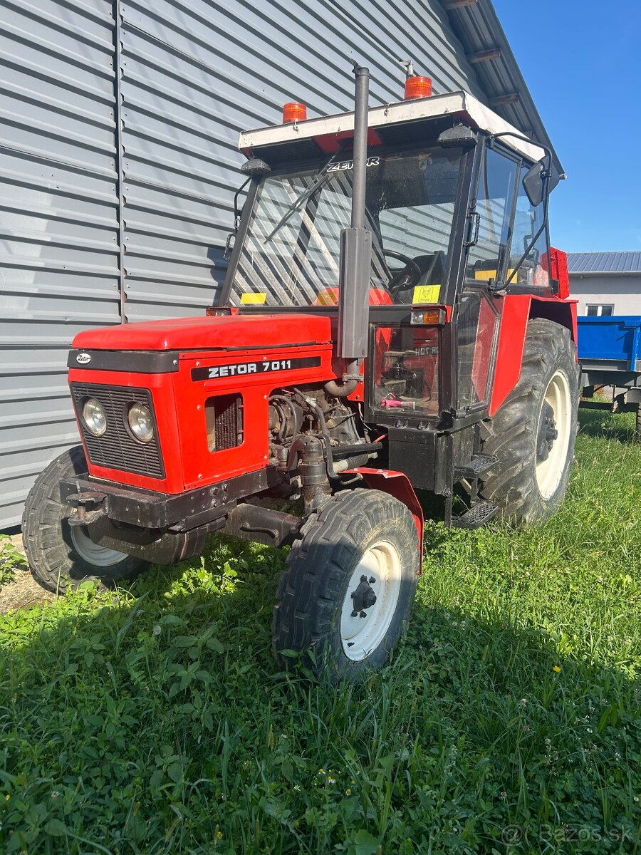 Traktor Zetor 7011
