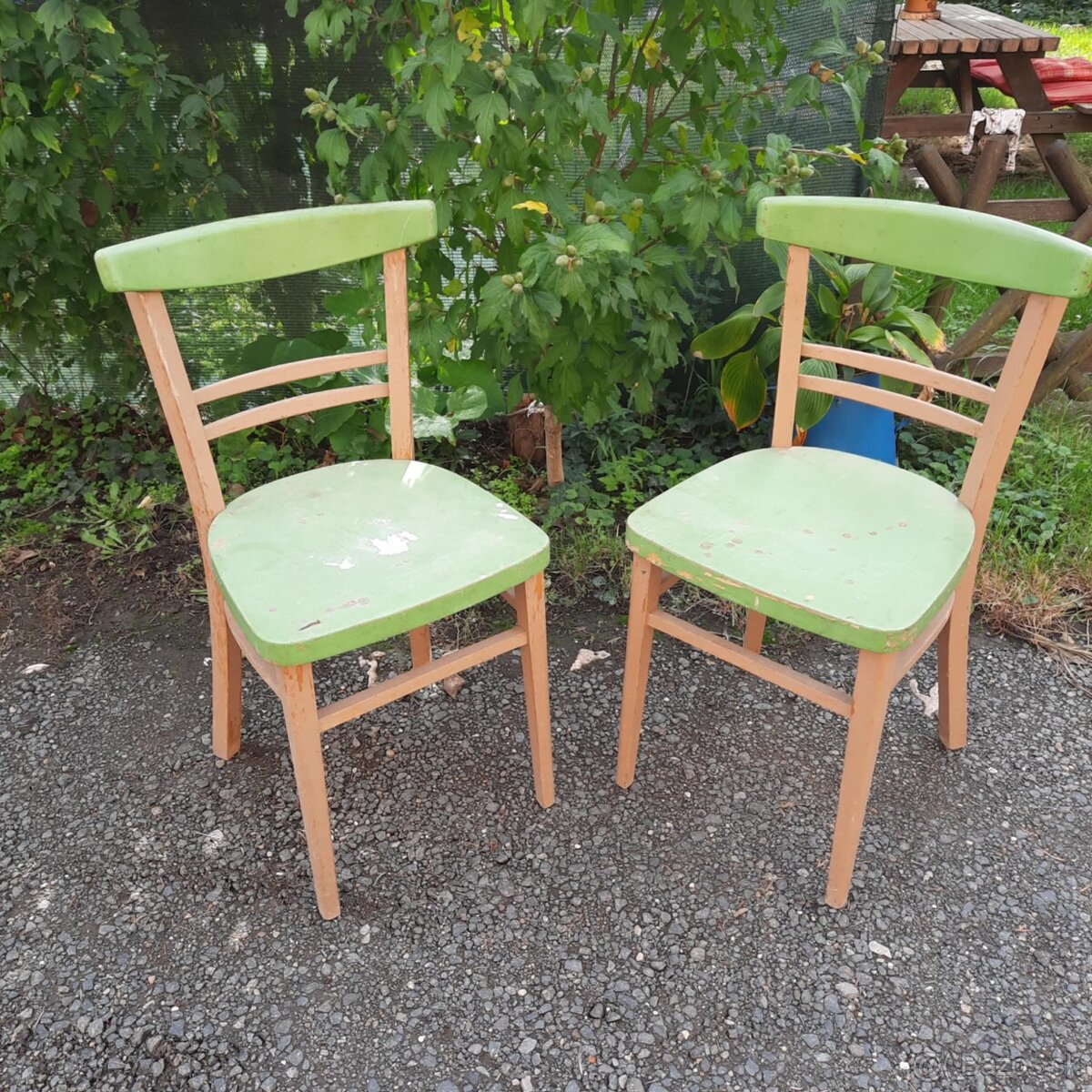 Predám stoličky masívne 2ks
