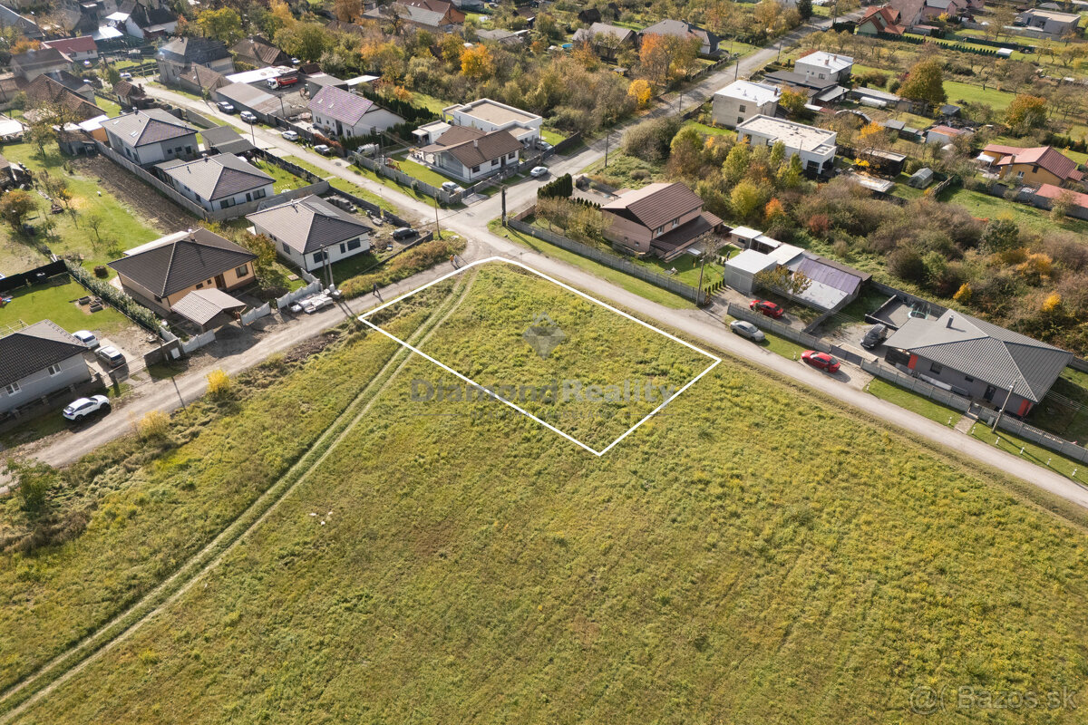 NA PREDAJ STAVEBNÝ POZEMOK V OBCI ĎURKOV