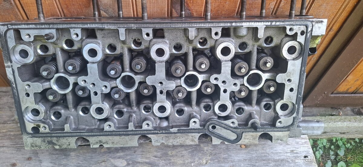 Vw hlava Touran 1,6 TDI 04L103373E 04L103064F