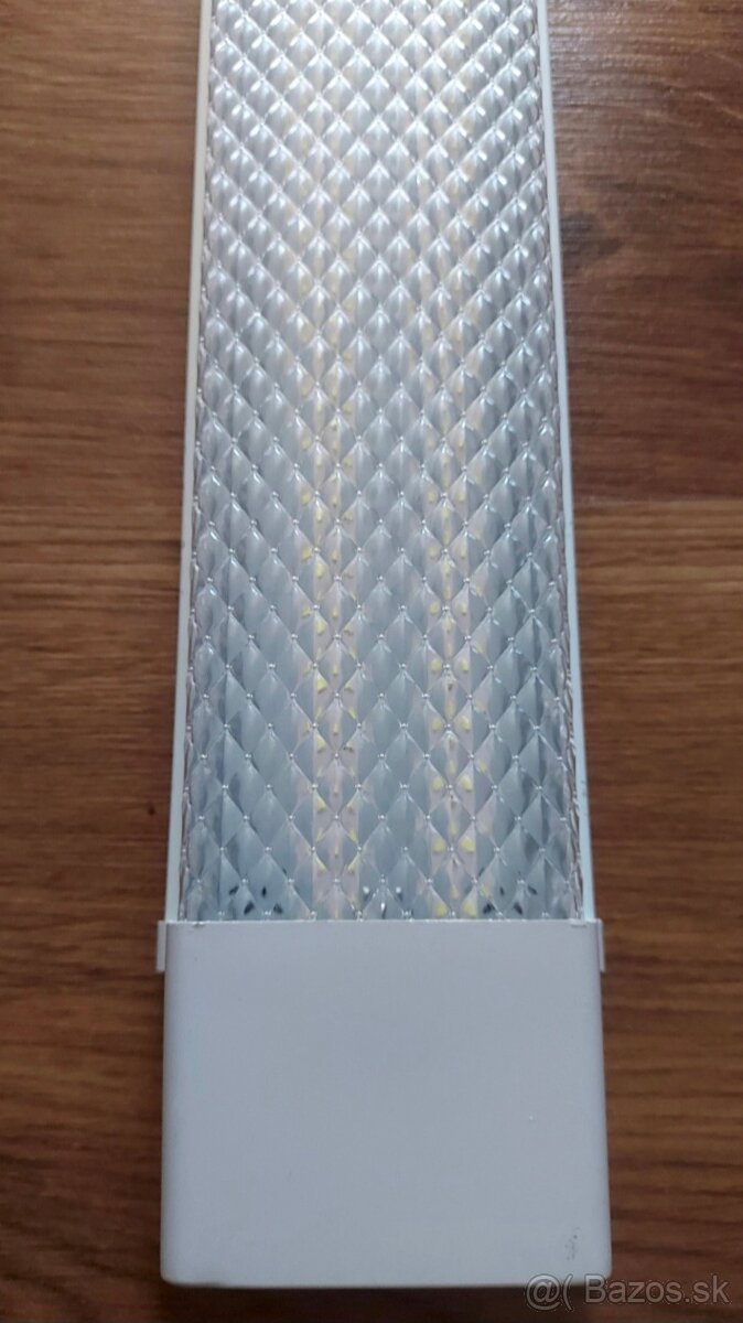 Led svetla 120cm priesvitne sklo.