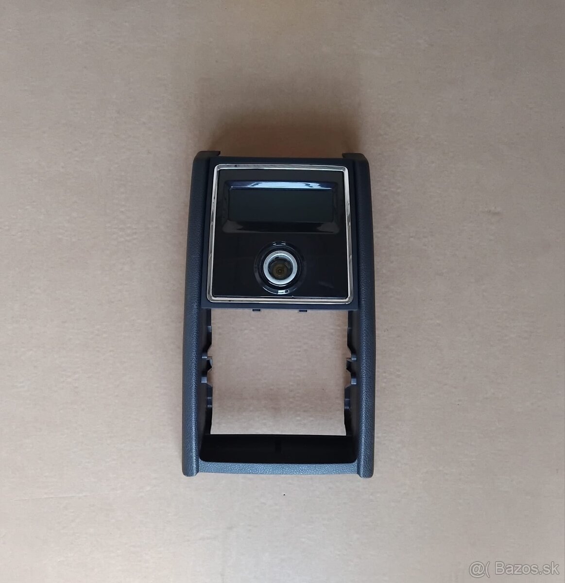 zadný displej, popolník Superb 2