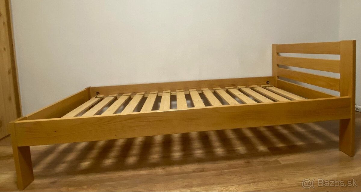 Kvalitná postel z tvrdého dreva 90x200