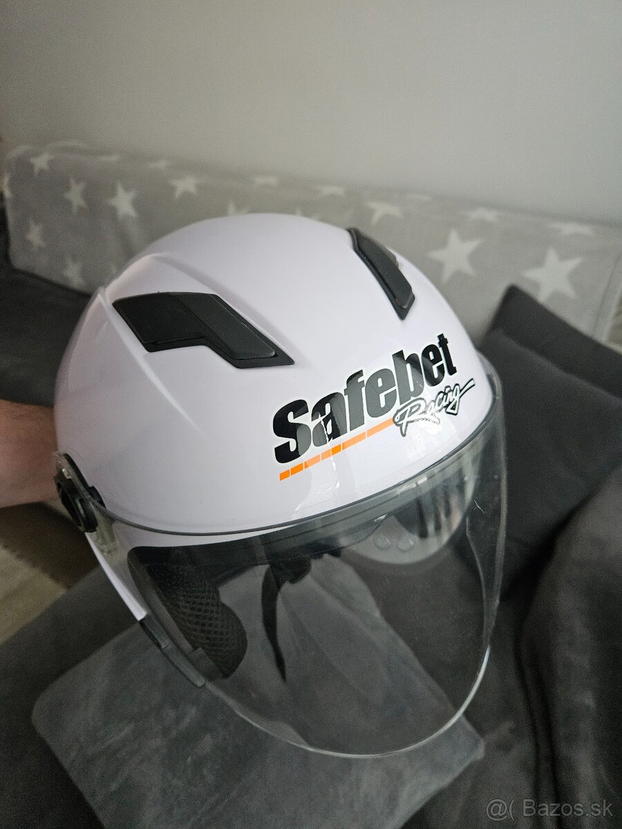 Predám motocyklovú prilbu